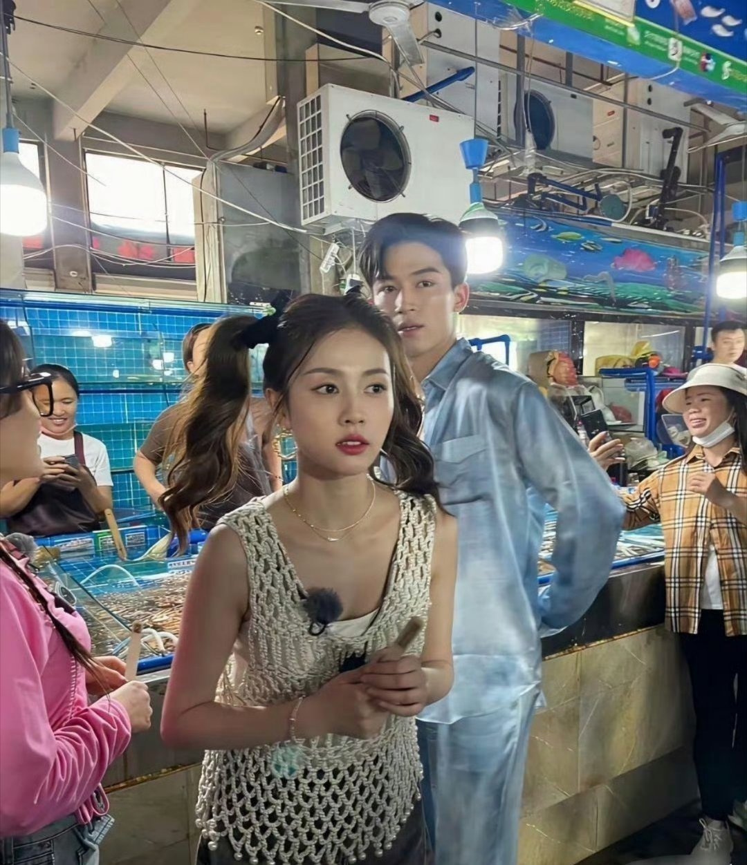 怎么那么多人说白鹿长相普通啊，生图这样还普通？