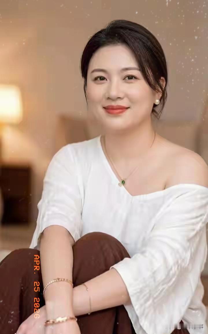 人这一生，最好的状态，藏在两种心境里，也是一辈子最珍贵的修行。一半是清醒，