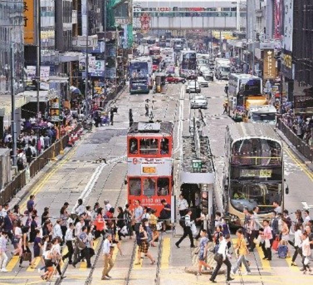 香港没有调休！打工人看完破防了谁懂啊！一放假就调休、连上7天班的痛，香港打