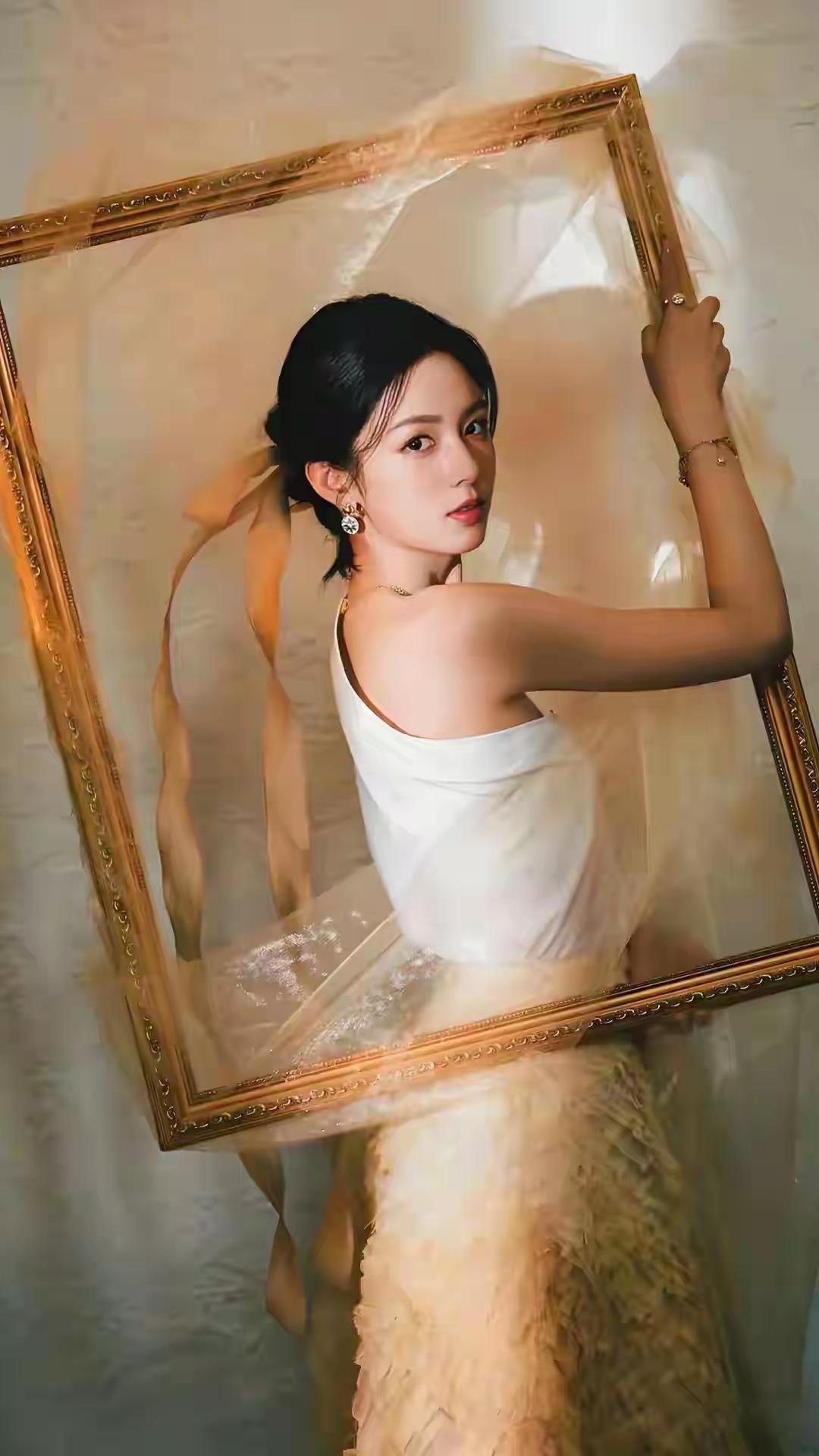 周也美丽动人周也美丽动人