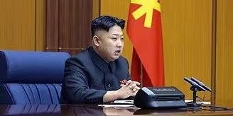 金正恩这一跪，带来美好期待7月26日，在朝鲜祖国解放战争胜利73周年之际，金