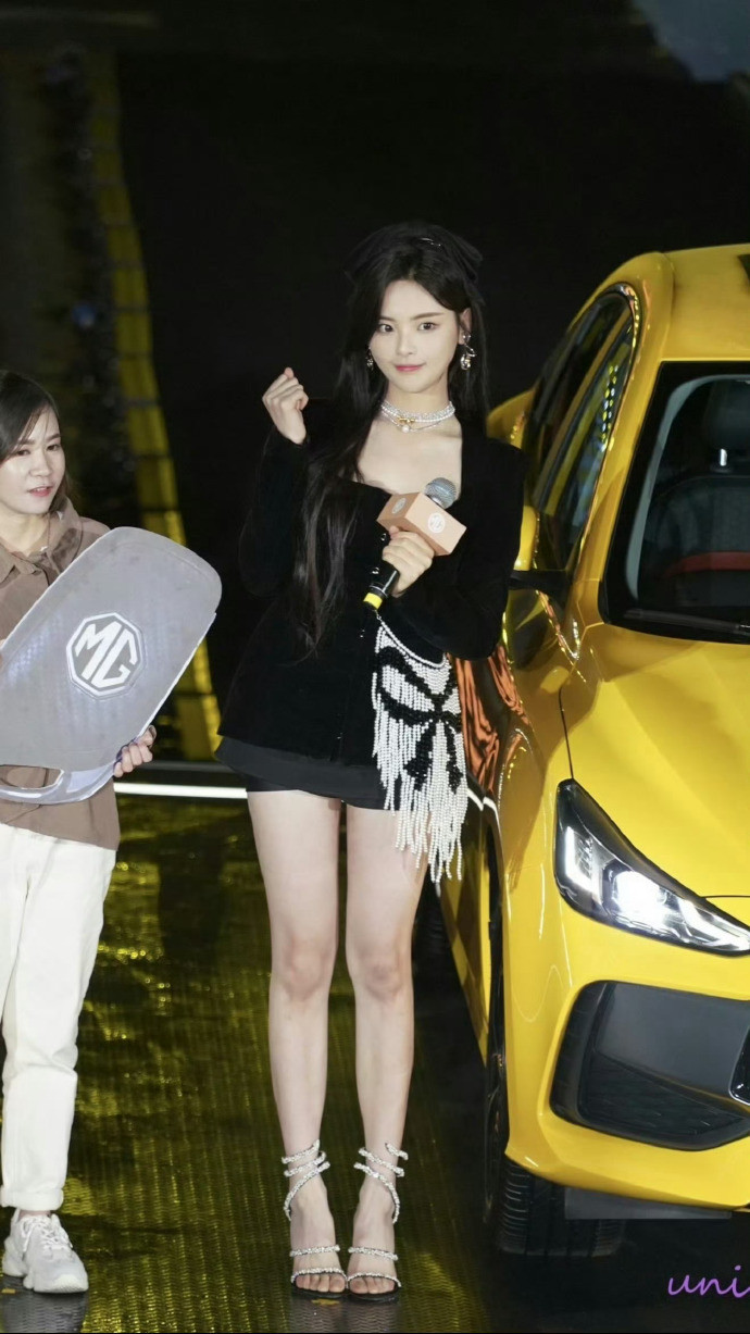 杨超越大长腿太有劲了