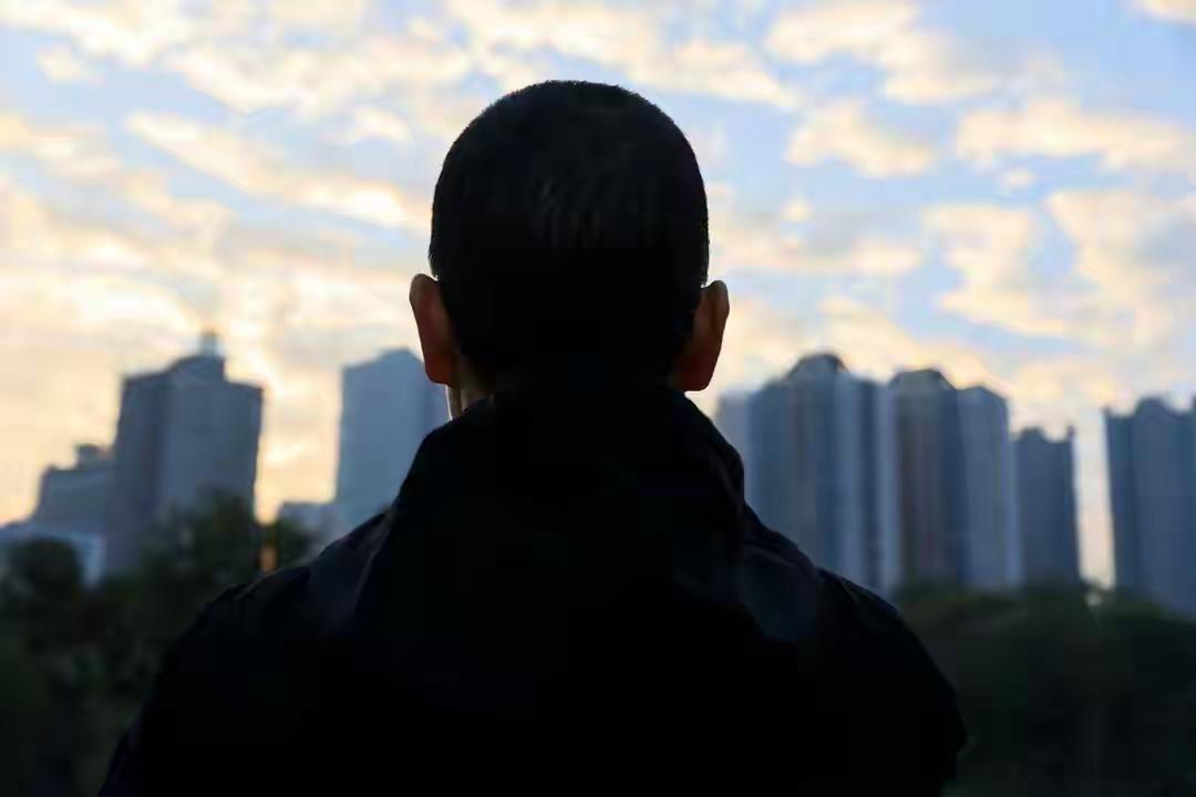 物业费到底该怎么收？服务标准如何界定？业主与物业之间的矛盾又该如何化解？因收缴