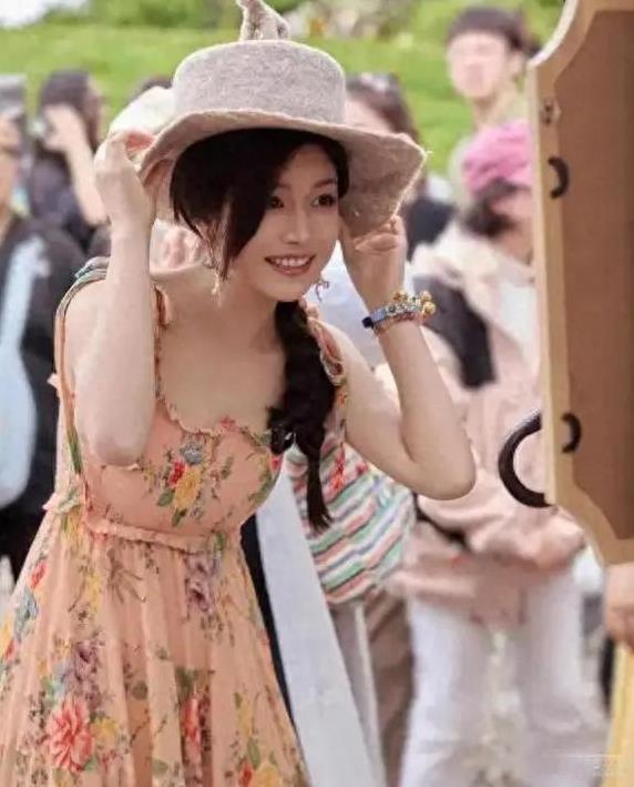 陈妍希的心里永远住着一个长不大的女孩子，所以才会认为自己哪怕出轨，哪怕再作，陈晓