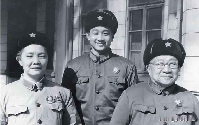 张云逸为何最终错失元帅军衔：并非资格资历不够，却因评审这话真不是夸张，你掰