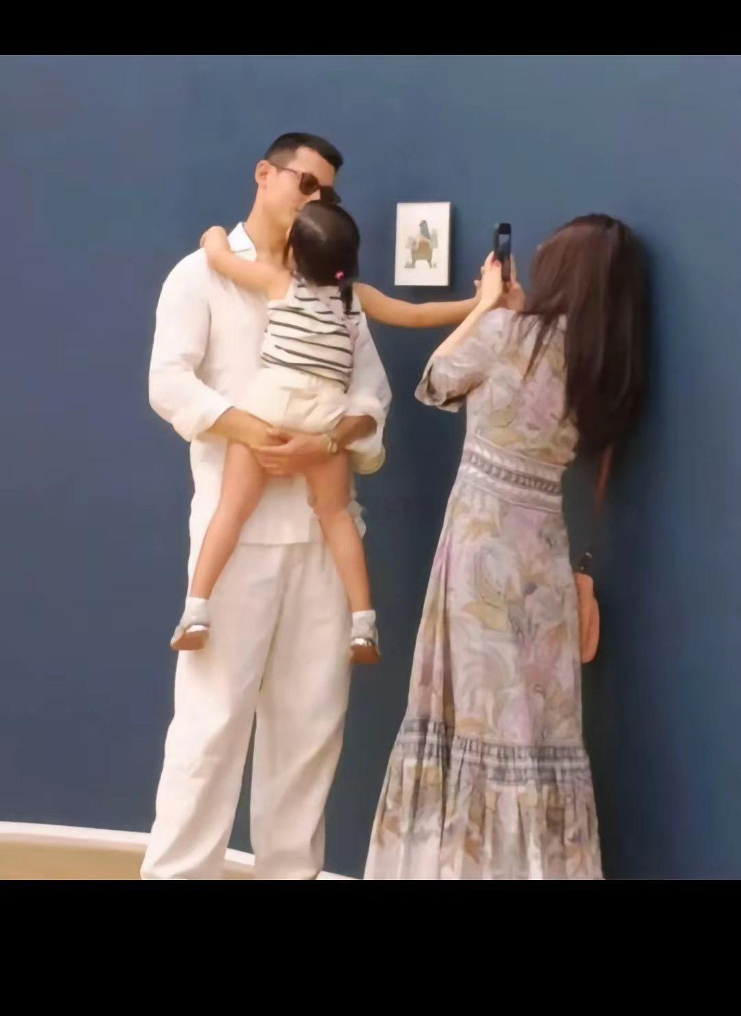 我看上这条裙子了直接告诉我什么牌子的几万块还是十几万好让我死心