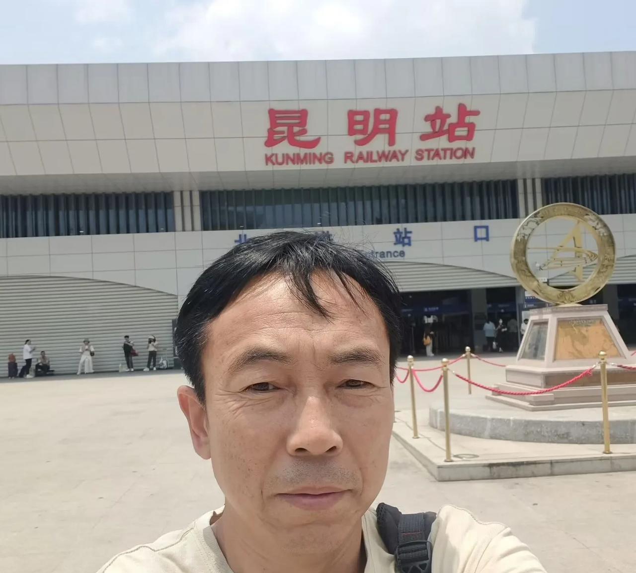 今年来云南曲靖两个多月了，目前是半躺平半旅居的状态，在云南不赚钱，快扛不住了，朋