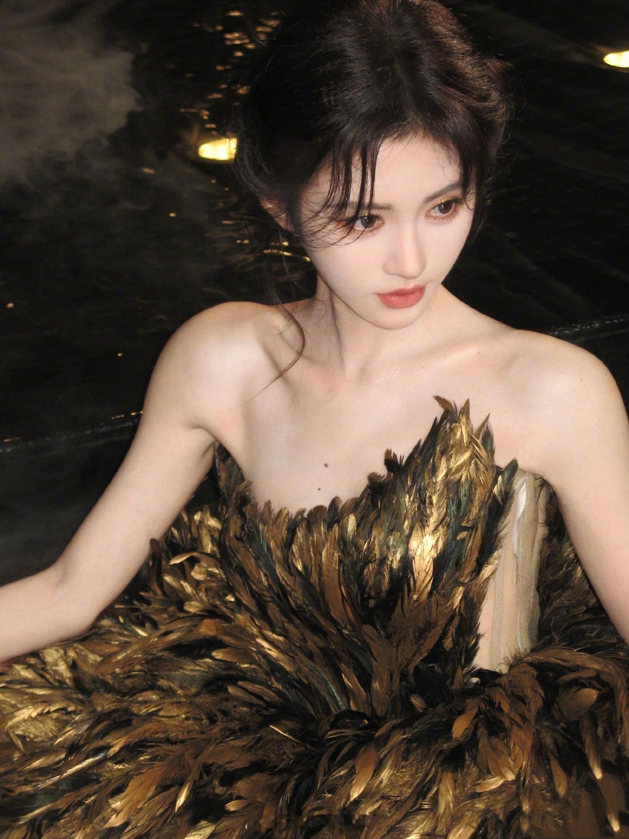 鞠婧祎又变美了哟​​​