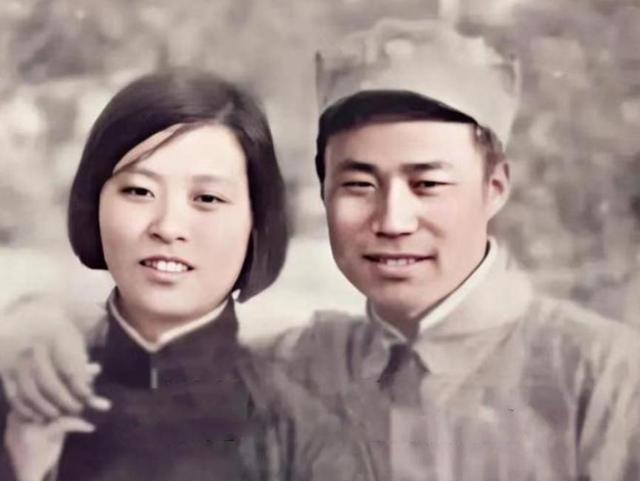 1978年，王近山在弥留之际，叮嘱身边的儿女说：“我一辈子都不会原谅你们的母亲，
