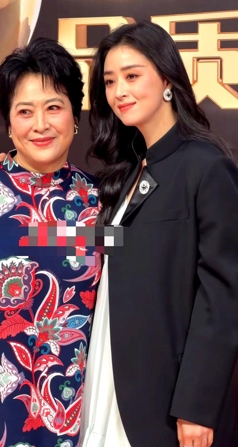 蒋欣瘦了28斤，终于撕掉了“大骨架显壮”的标签。171的身高以前卡在140斤