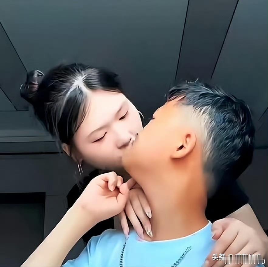 这两天，“小马云”范小勤又成了全网热议的焦点。刚满18岁的他，不仅开启了成年后的