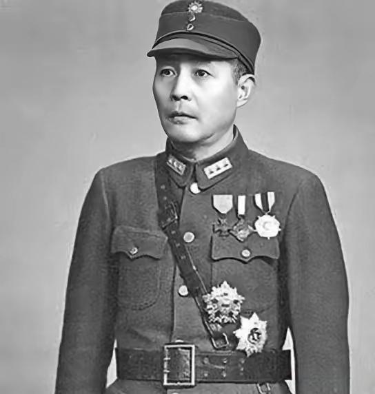 1938年国军上将钱大钧，黑着脸走进军统湖北站，当着众特务的面，一枪打死了副站长