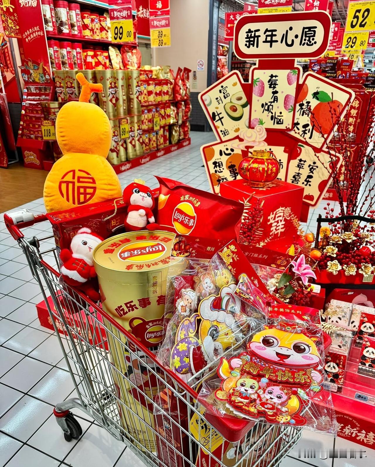 现在的年味一年比一年不一样了，毕竟时代在发展，以前过年是一大家子团在老家一起嗑瓜