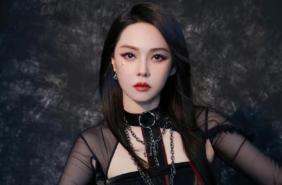 伊能静：活成娘家的“顶梁柱”，用半生努力治愈原生家庭的伤提起伊能静，很多人