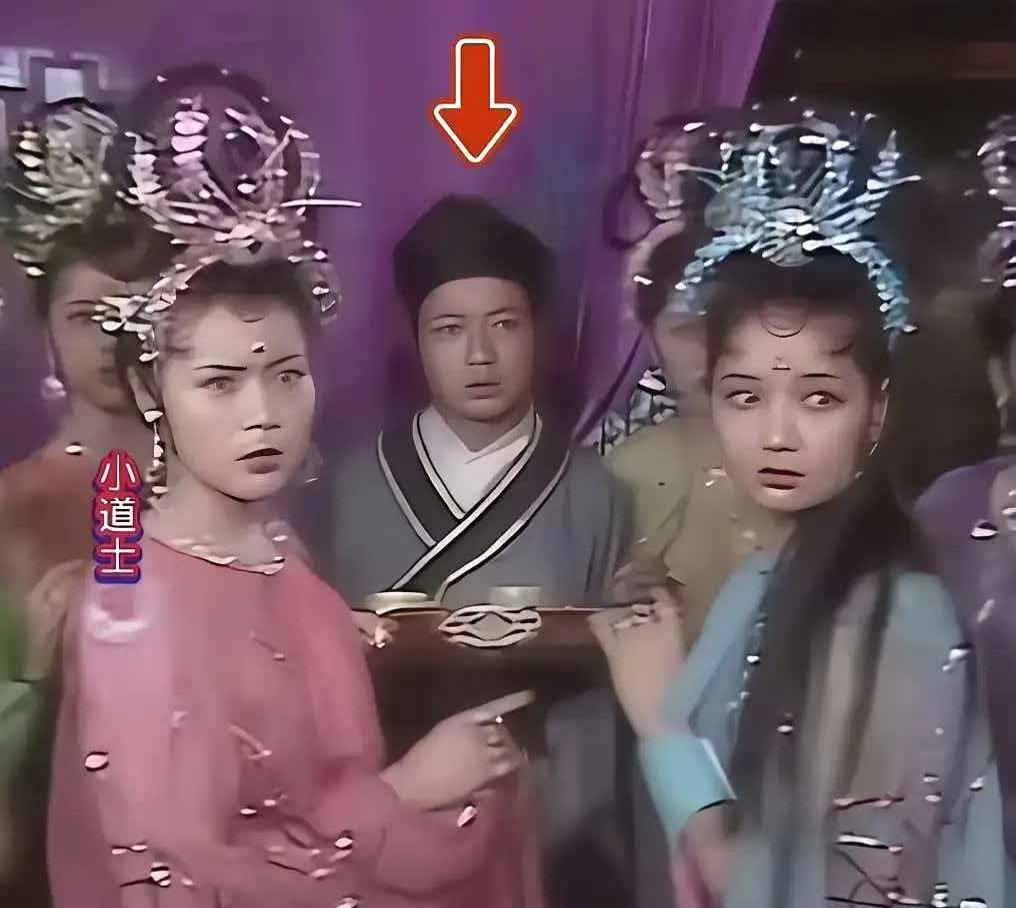 86版《西游记》主演每集片酬90元。六小龄童的美瞳黏住角膜发炎，马德华穿着30