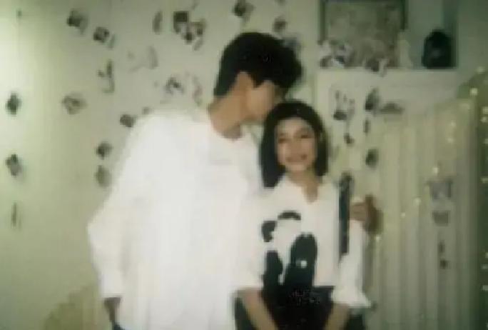 别再夸周柯宇运气好了。他接到《李雾》剧本后，第一件事是查遍明史县志，给这个