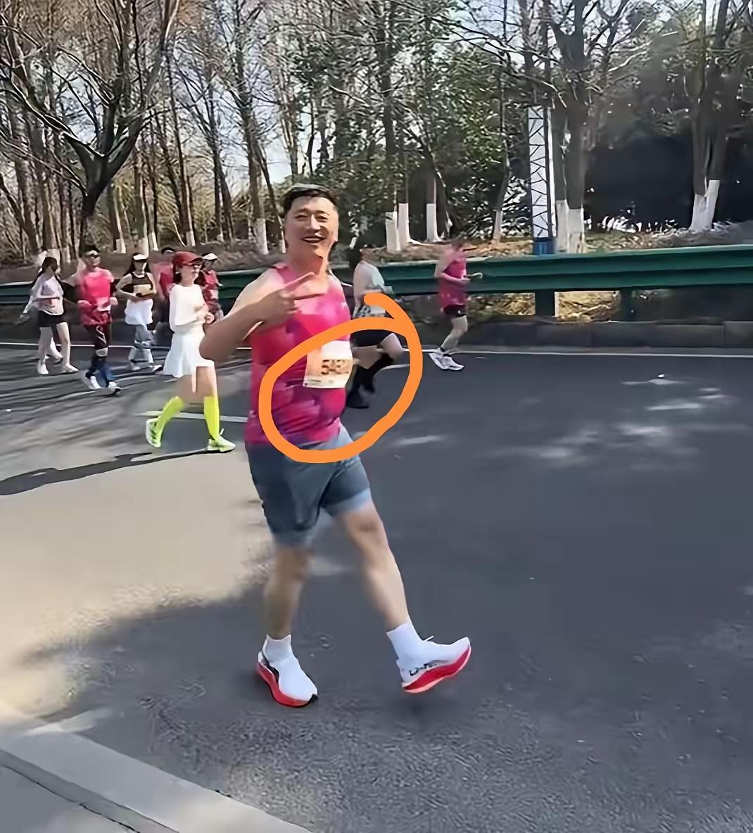 张雪峰的事让这两天的网上又充满各种话题：1、人不是老了才会死，而是随时有可能死