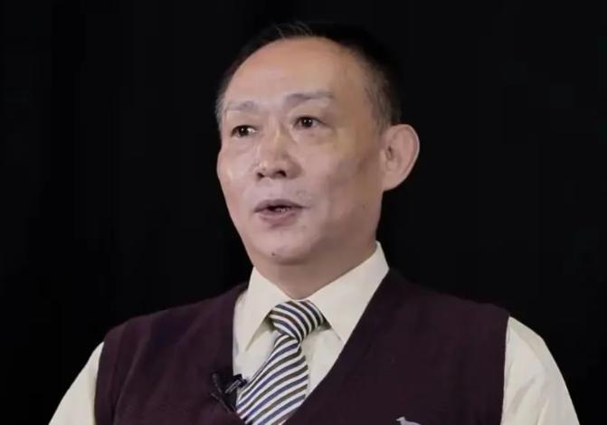 卢麒元8月19日提出一个发人深省的问题：为什么美国抽干日韩股市的血，却不动中国？