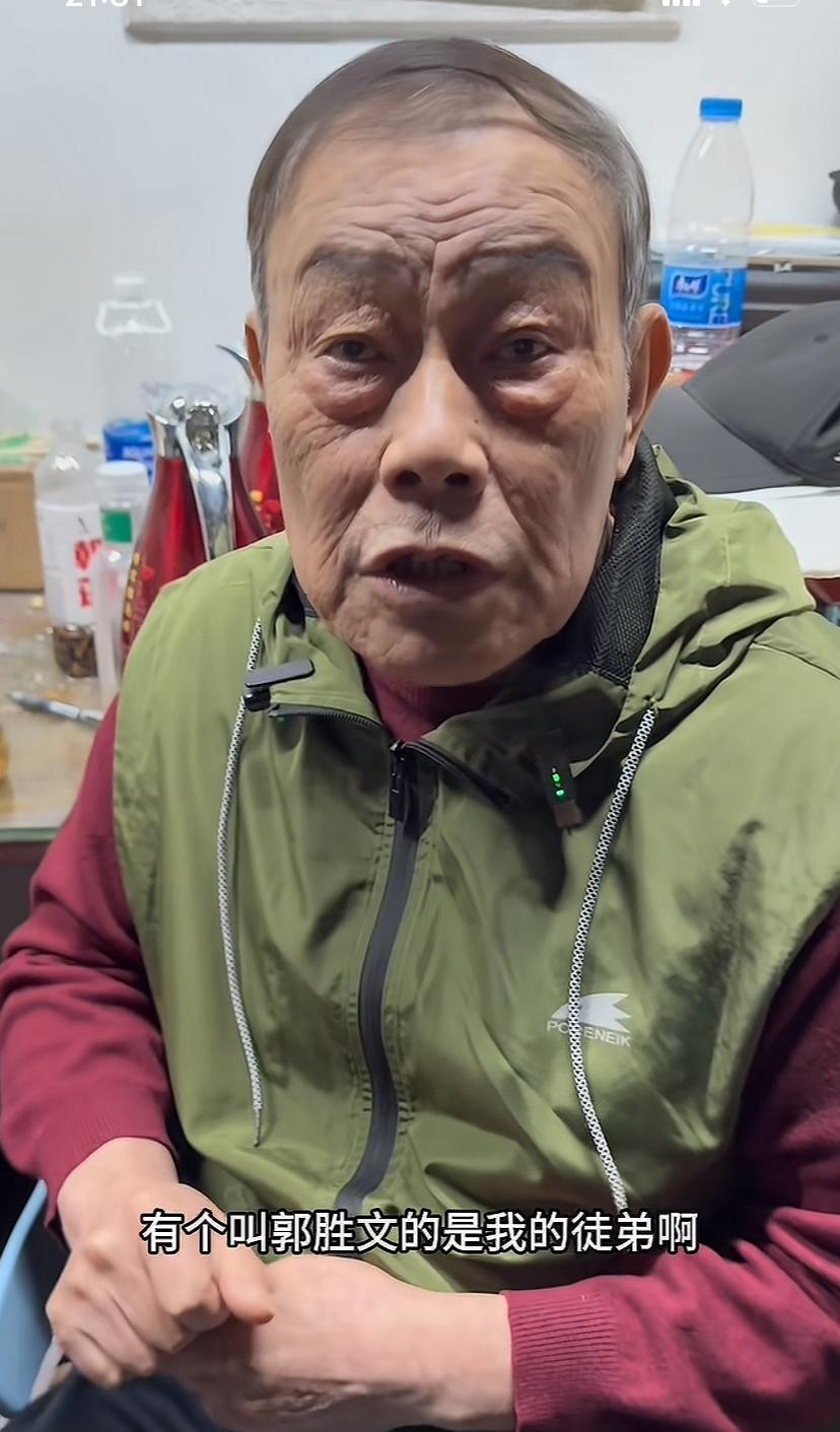 【著名相声演员杨威一句话展现大家风范】近日，著名相声演员杨威在视频中回应自己的