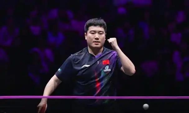 3-2逆转翻盘，打爆日本张本智和，🇨🇳WTT中国大满贯男单首轮：梁靖崑回归赛