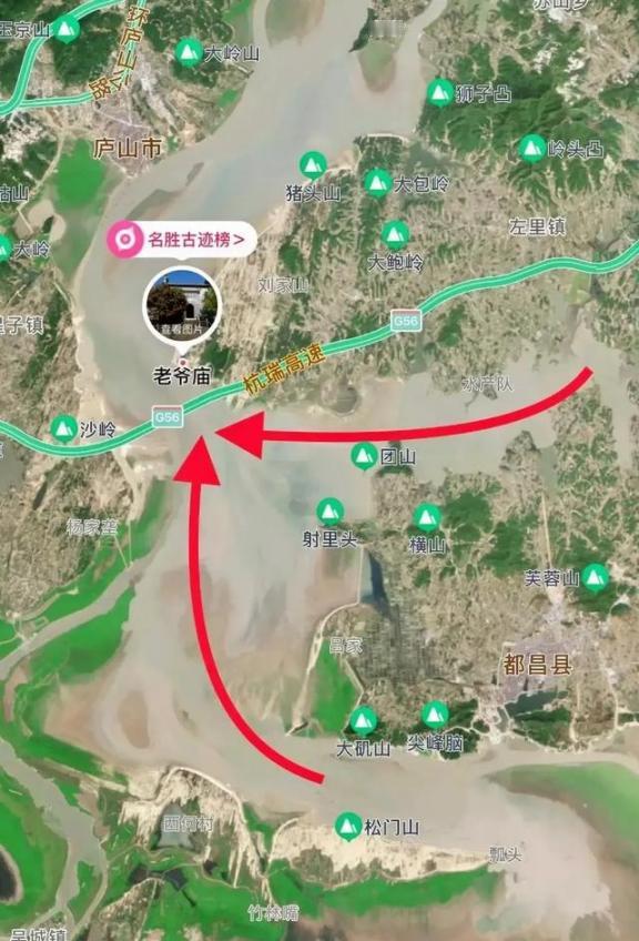 宋代蒋之奇写过一句诗：今日湖中石，当年天上星。描写的就是江西鄱阳湖的落星墩，落星