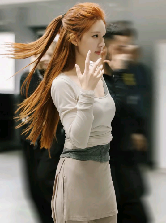 如果你是五彩的糖，那我就当保护你的小小糖纸