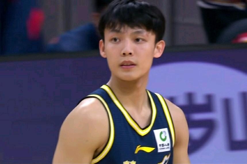 广东德比广东胜！3点不争的事实：1：徐杰（9分4篮板4助攻）投中关键球杀死比