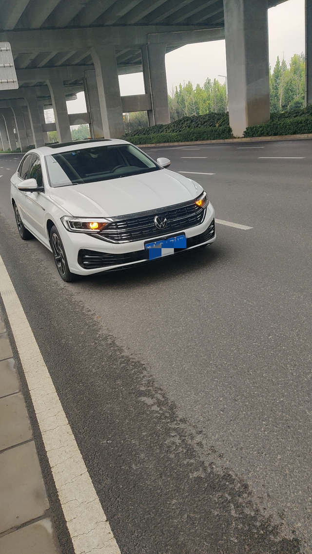 23款速腾13000公里最近发现行驶速度1500转的时候发动机会轰鸣声有点