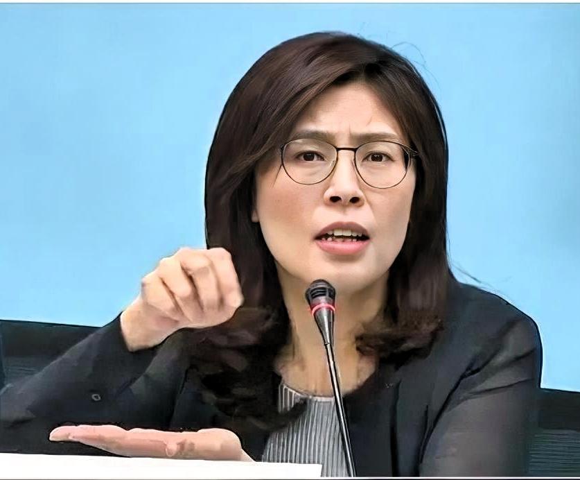 郑丽文频频出镜不再是言多必失，直白发言反倒暴露真实立场前言早前不少网