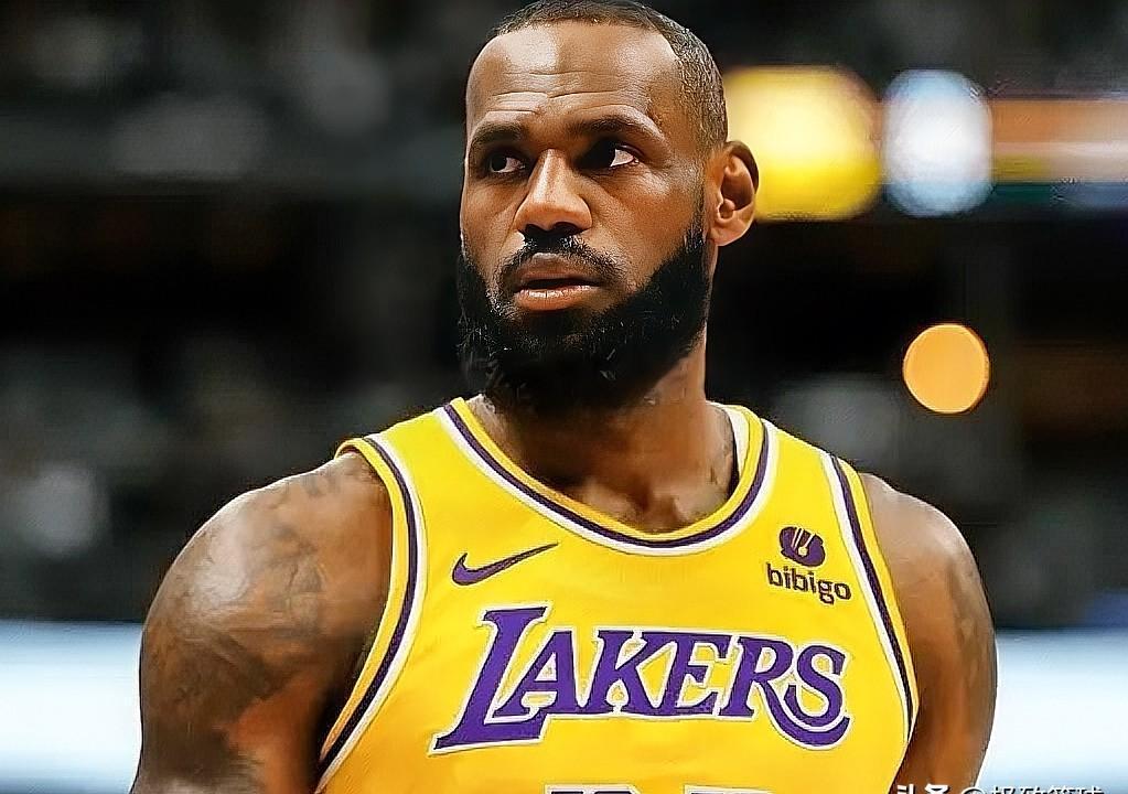 不是每一个传奇，都以相同的姿势谢幕。也没必要。老詹现在，打一场歇一场。网上