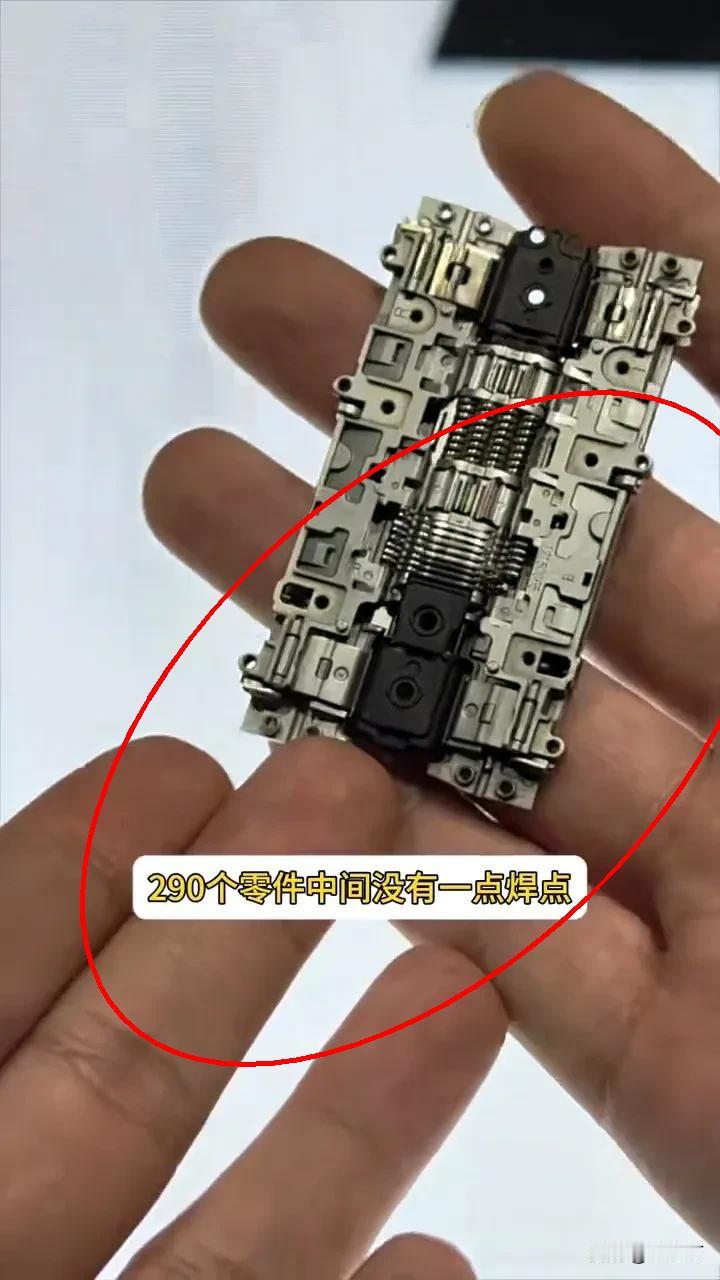 华为鸿蒙折叠电脑这铰链真的是令人叹为观止！现在手机圈的铰链技术终于卷出新高度了