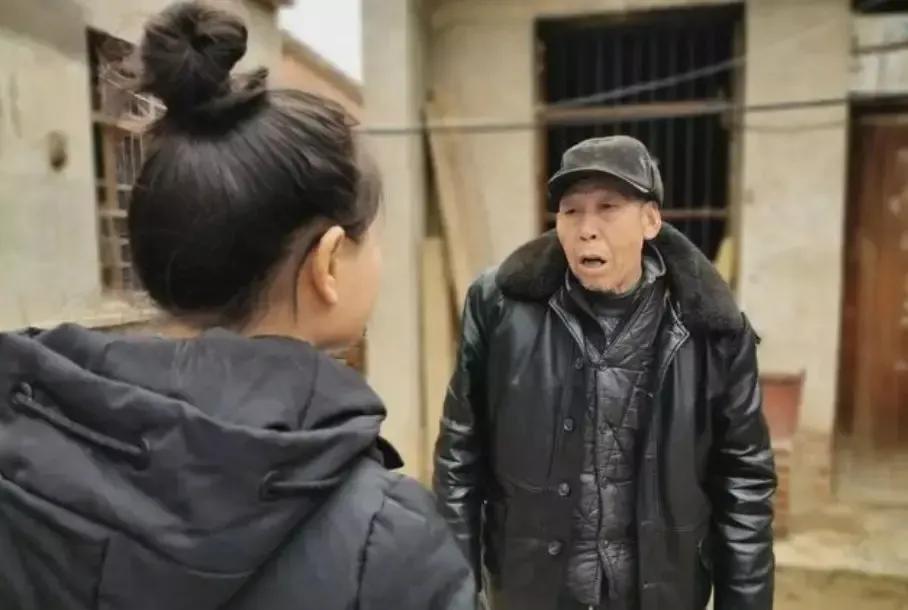 28岁的马彬，本该在婚礼上牵起爱人的手，却因突发心梗倒在了婚房装修现场。女友晒出
