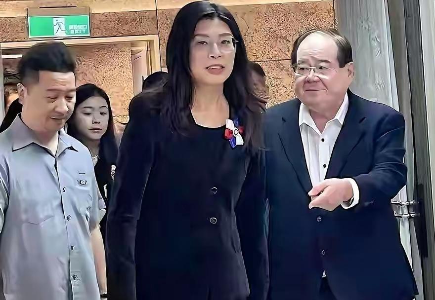 郑丽文瓦解4大地方势力郑丽文雷霆手腕，很快瓦解了原本的四大地方势力纽带。卢