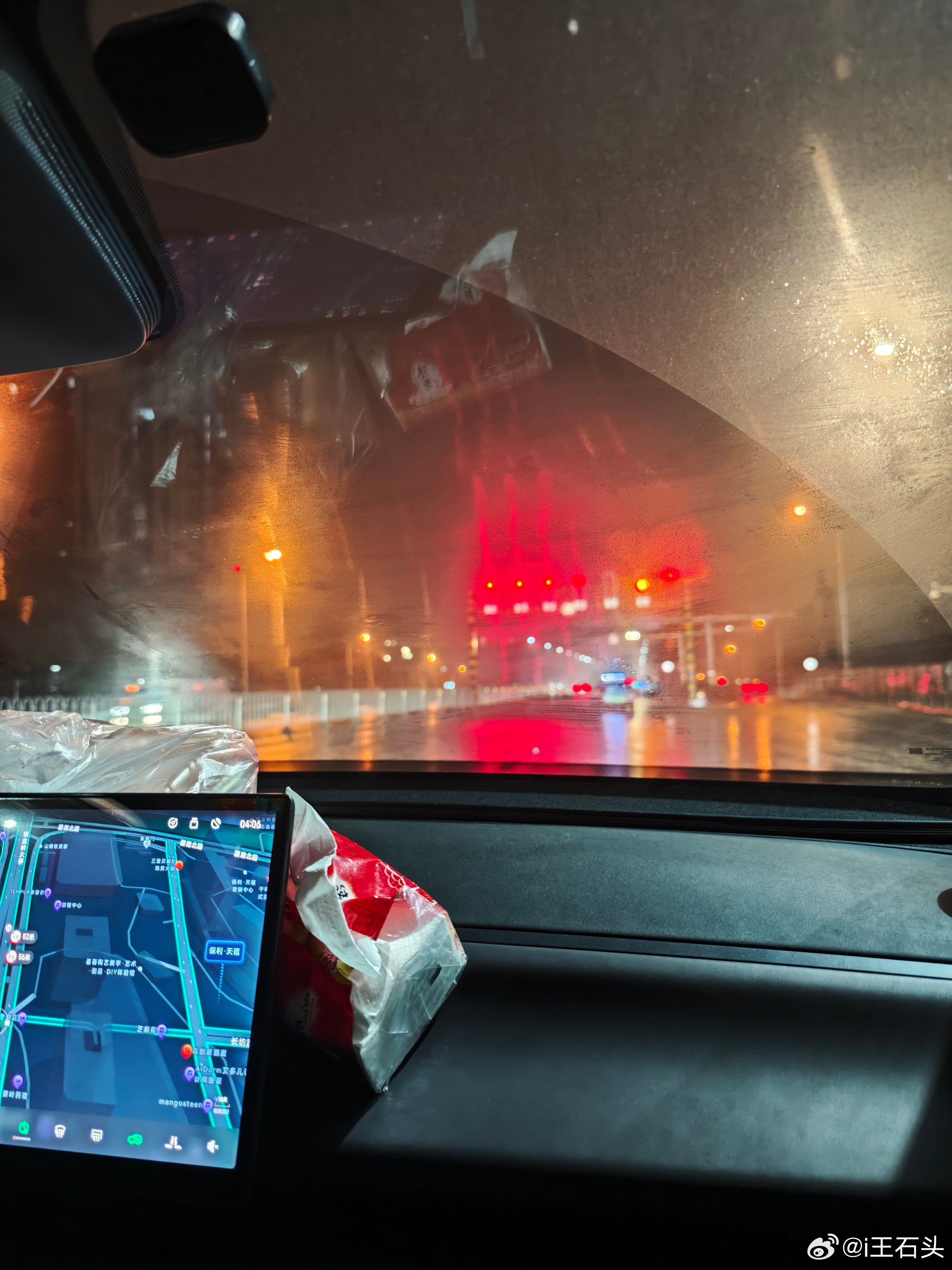 这么早，去机场的路上，脑瓜子嗡嗡嗡，真炸裂。。。不过意识清醒，看清楚了打的送机车