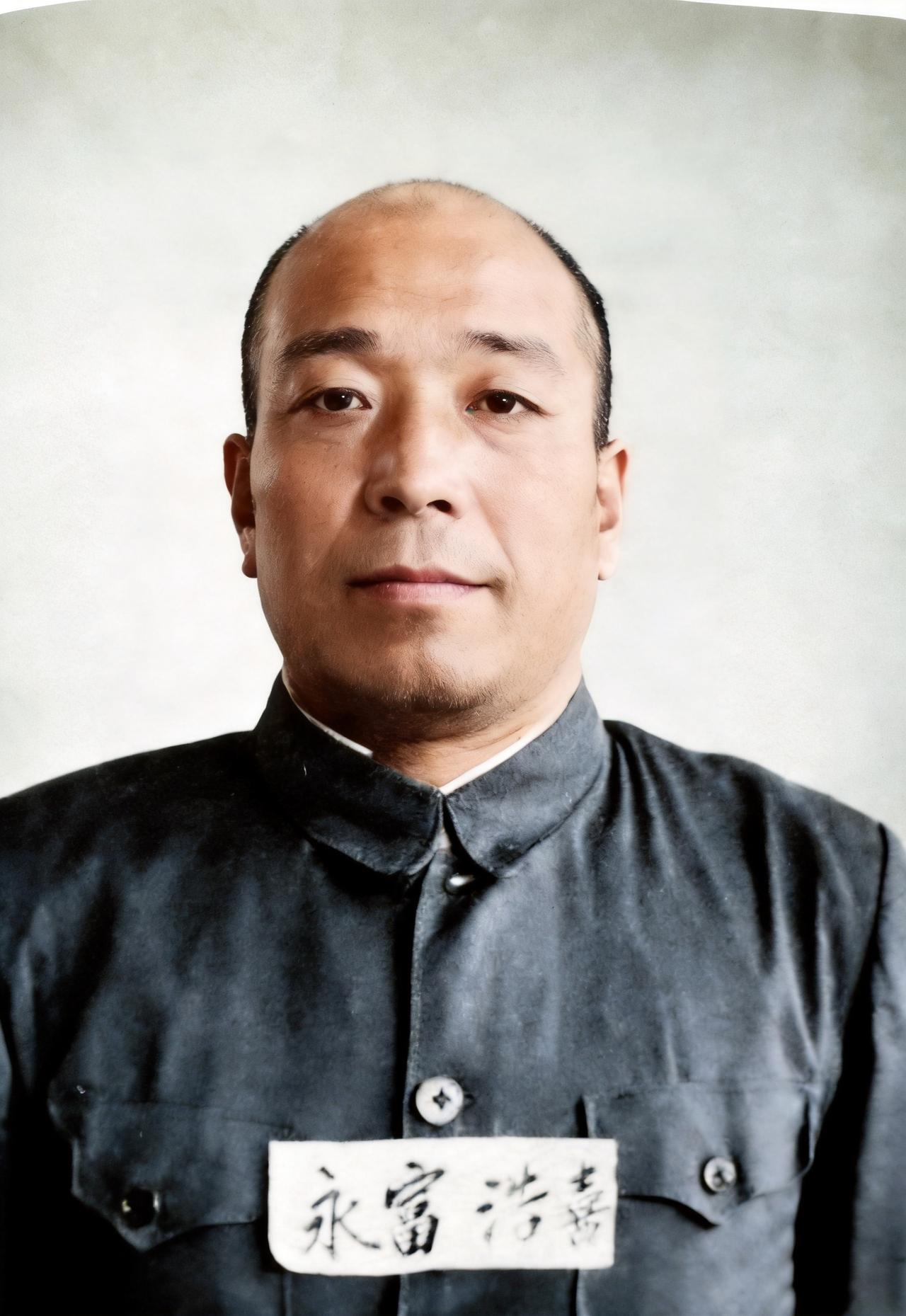 这个看起来平平无奇的男子曾在抗战时中担任日军情报处主任。他就是曾指挥所属部队杀害