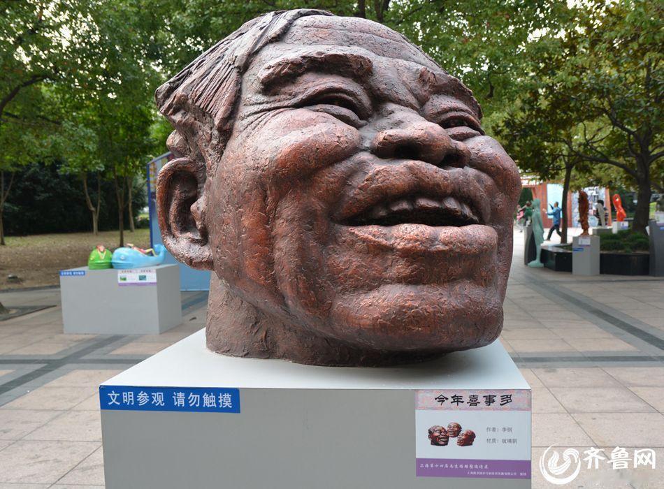 倘若真的存在诋毁行为，那是违反法律的，理应检举揭发。然而，不应把对文学艺术的鉴
