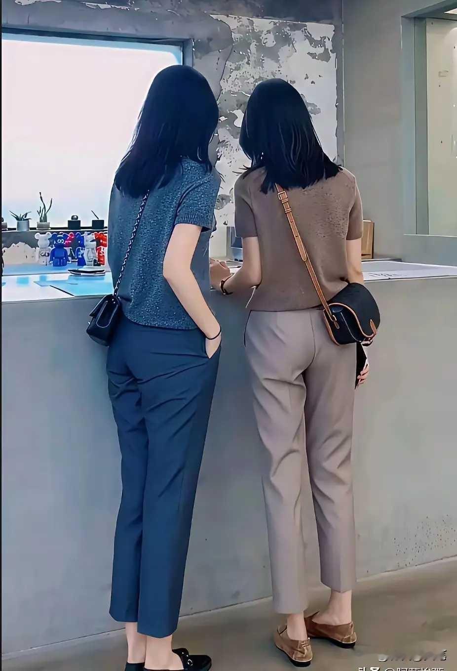 她们是什么级别的干部？这两位美女穿着讲究，气质不凡，肯定不是普通职工...