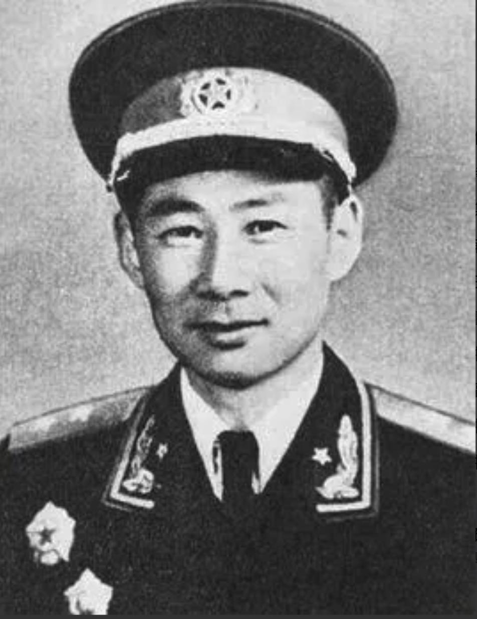 1938年，八路军杨秀山正在急行军，突然发现前面有3个落单士兵，便追上打招呼，谁