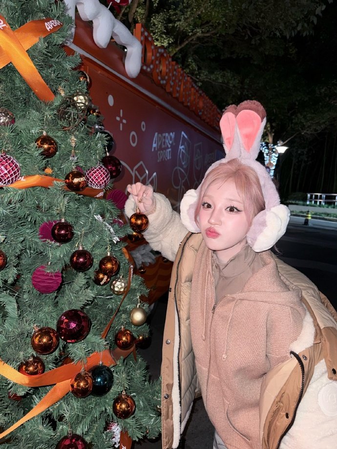 宋雨琦去吃海底捞了宋雨琦朱迪耳帽宋雨琦朱迪耳帽好可爱