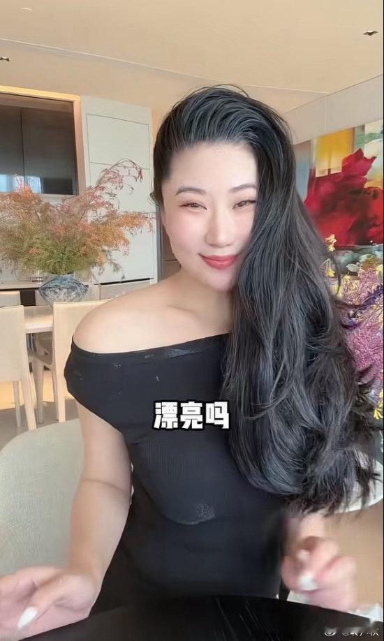 Coco直播间说她长得丑，她回应：姐放下头发依旧能迷倒一大片​​​