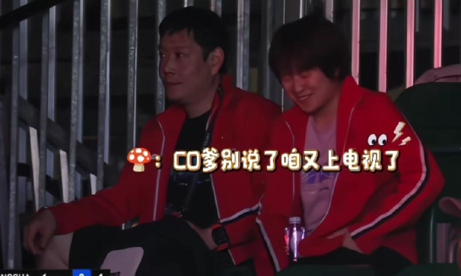 自从coco成了话不停莎莎的教练，也慢慢成了话痨。走哪说哪。美国大满贯，coco