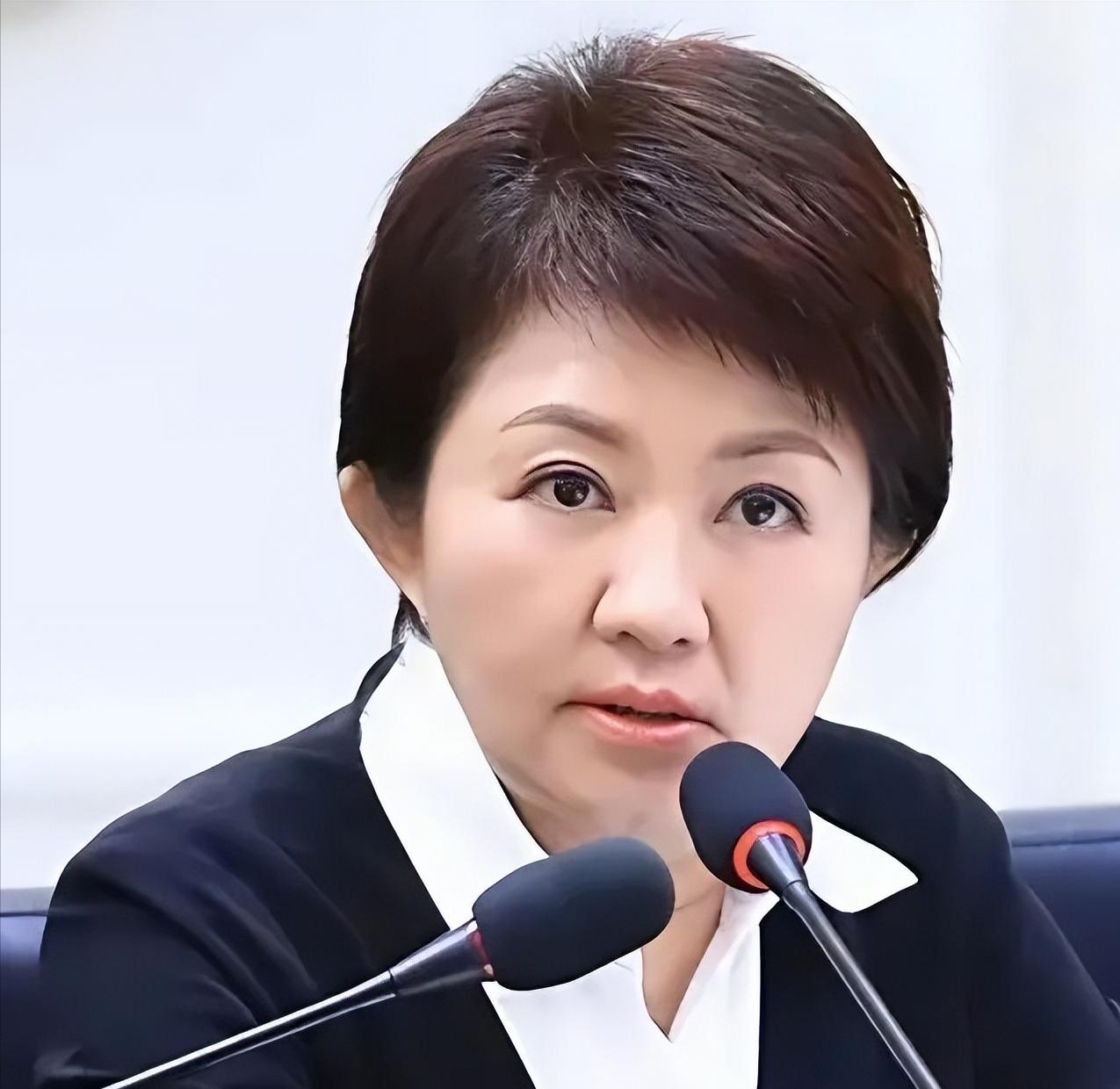 卢秀燕这步棋，怕是走错了。她以为台湾局势的走向掌握在岛内，其实真正的棋手是中