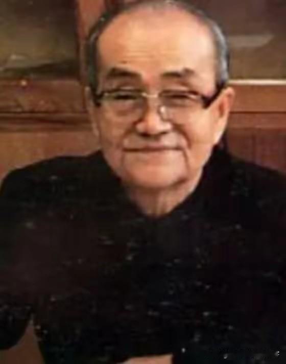 1981年，有人想趁机否定毛主席，胡乔木提出不再称"毛主席"，改叫"毛泽东"，但