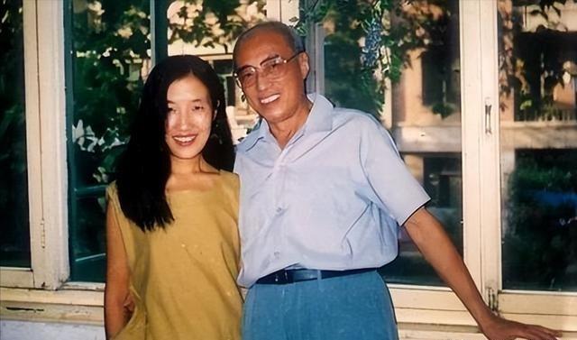 1986年，65岁的火箭专家杨南生娶了29岁的张严平。张严平的父母不同意，后来当