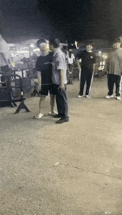 自己倒的，但是磕后脑勺了，危