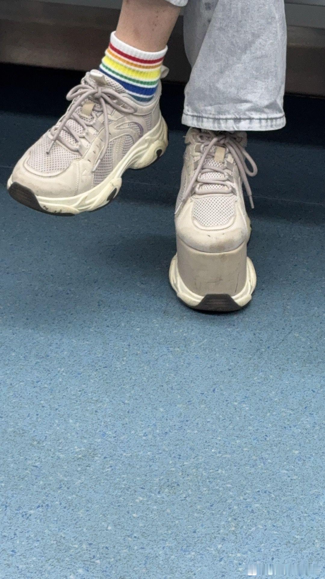 是我的眼睛出现幻觉了吗？[呲牙笑]