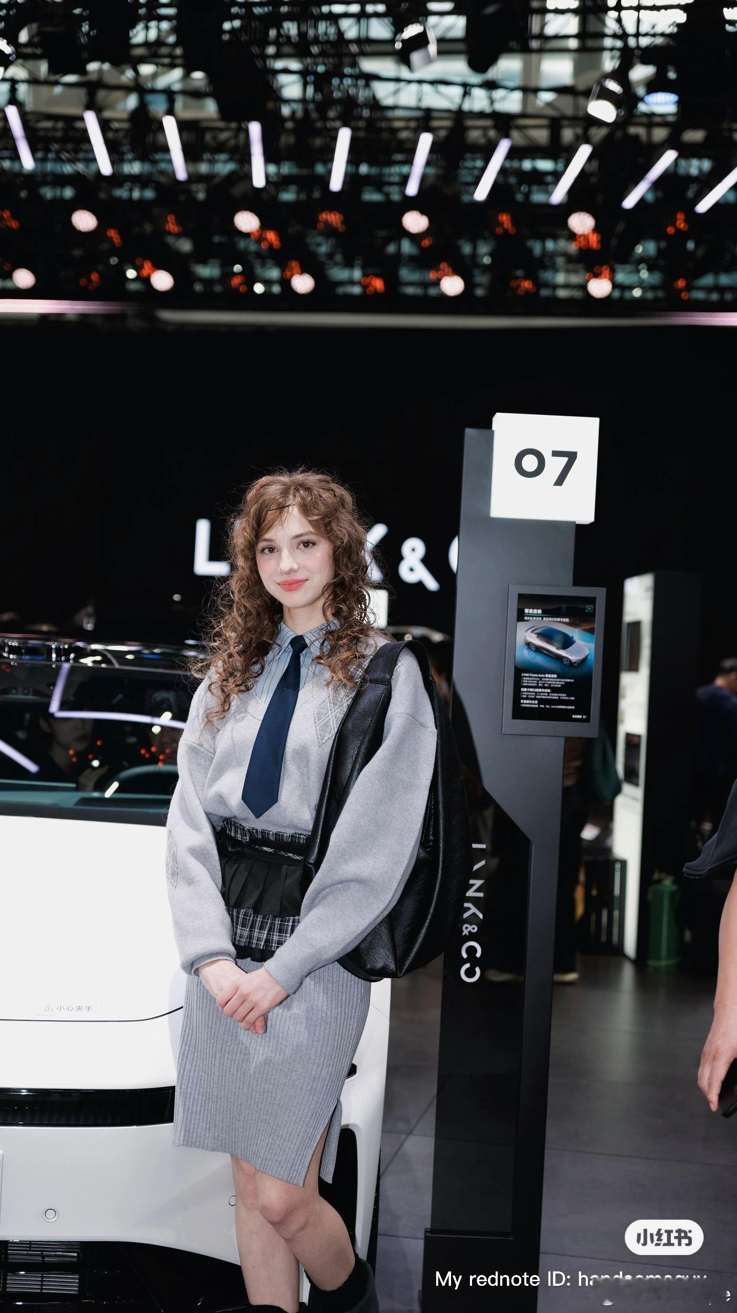 广州车展逛展的门道，懂的都懂～新车亮眼，车模更有味道，从容优雅或灵动鲜活，总有款