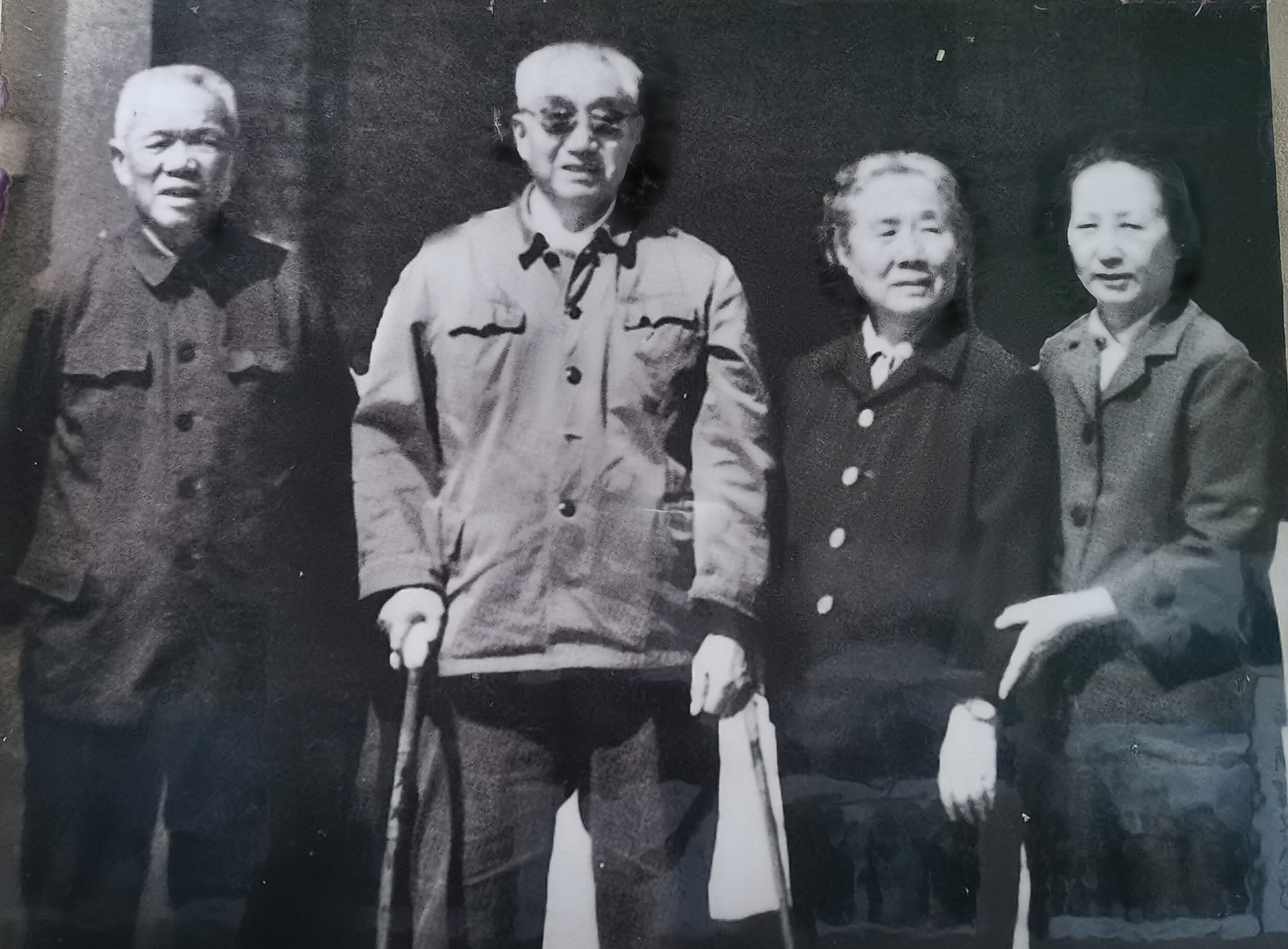 1967年，二月逆流，徐向前等几位老帅受到了批评。在这种情况下，徐向前的家门一时