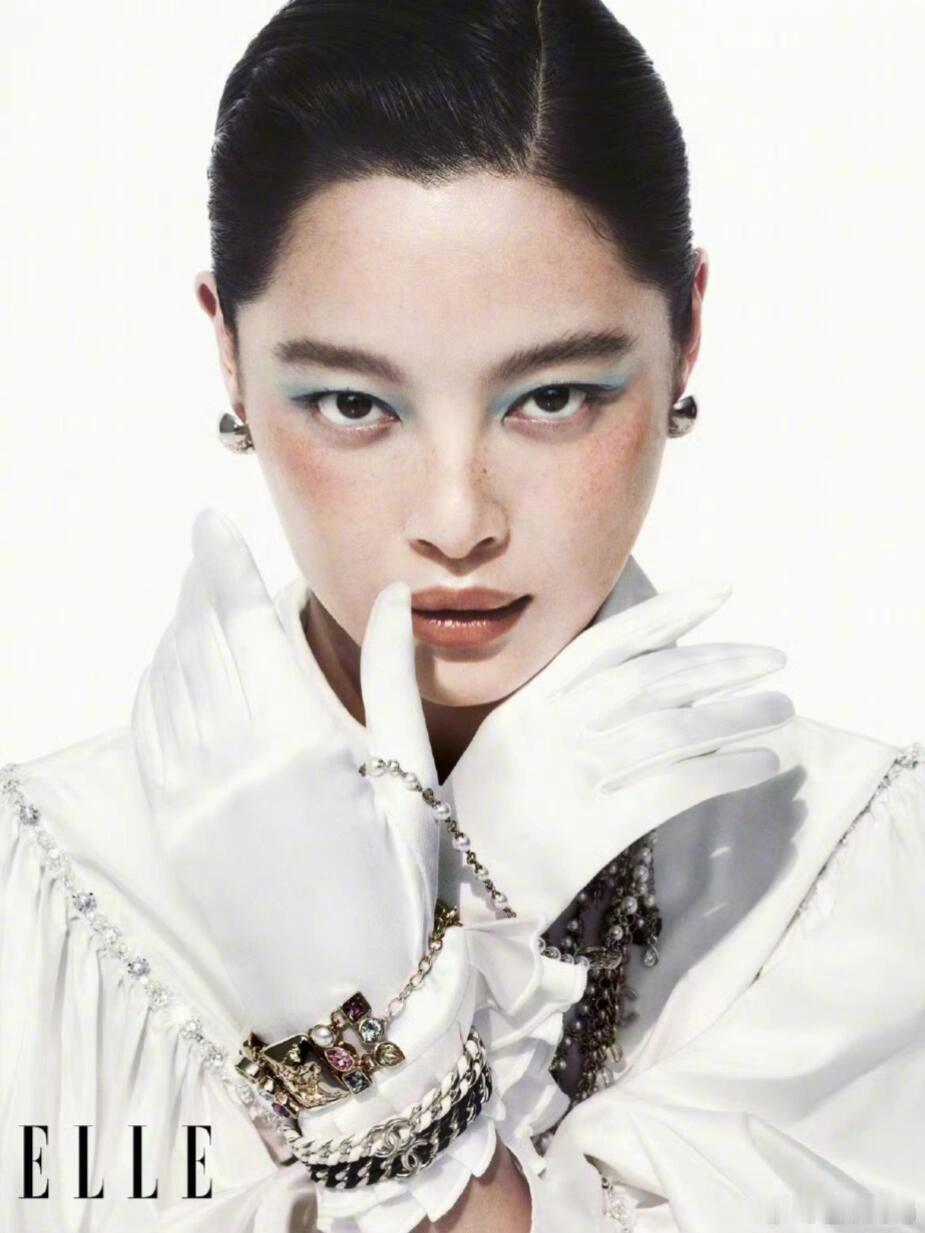 影后辛芷蕾《ELLE》11月刊新封面，好舒展的超强时尚表现力！！​​​