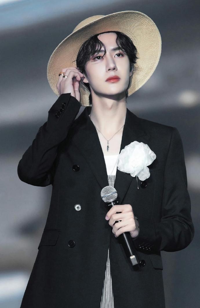 97年男星还是太权威了，这四位你最最最钟意哪一款？王一博:出道即顶流，自信又